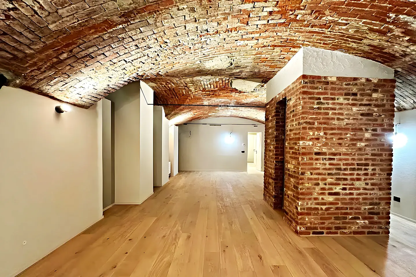 Room with a restored Catalan brick vault ceiling and wooden floor in an old-town Vilanova i la Geltrú building